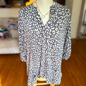 🆕🩶SEW IN LOVE: CHARCOAL Leopard Print Collars Top SMALL